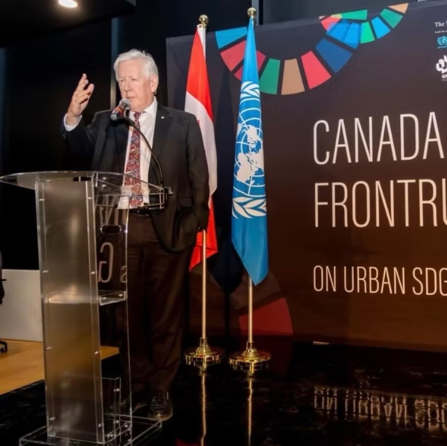 Bob Rae speaking at the Canada Frontrunner on Urban SDGs gala